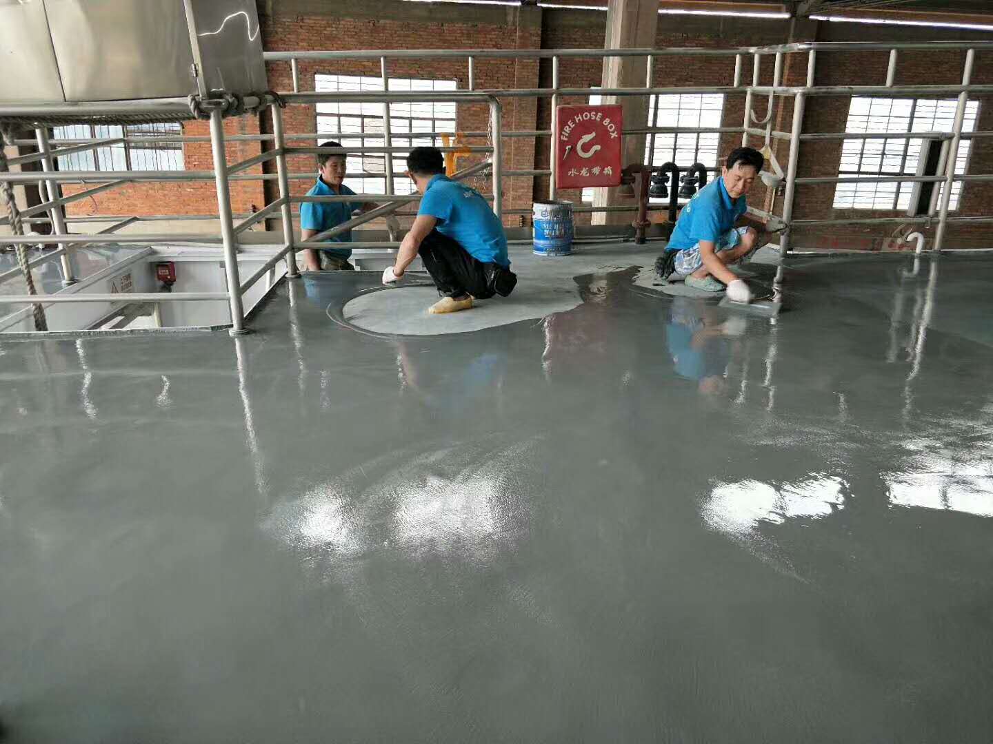 重庆地坪涂料施工流程中为何需要中涂层？